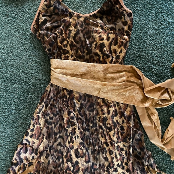 Halloween Costume - Cave Woman - Picture 3 of 7